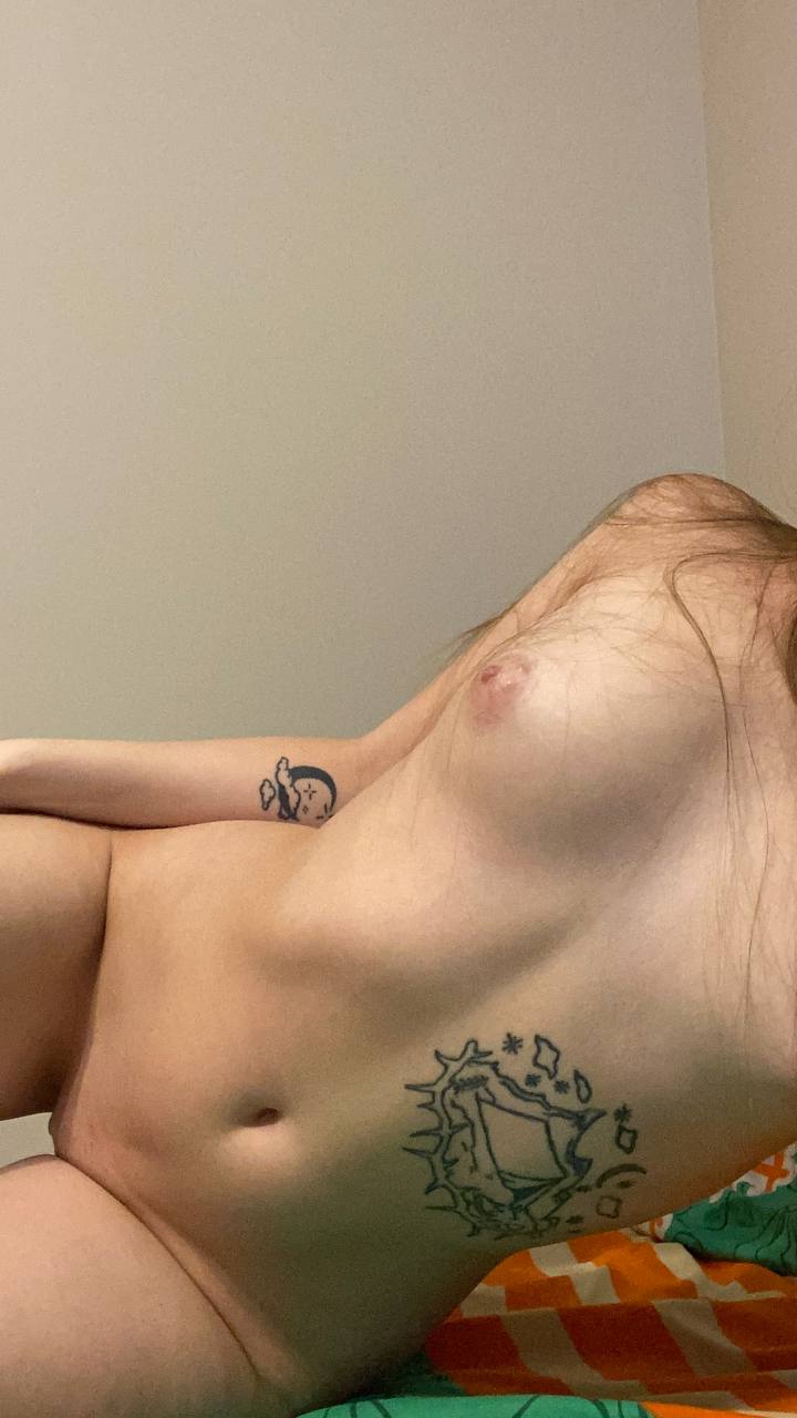Help me glaze my body Post By Sexy Xxx khloe_cruzx on PetiteTits