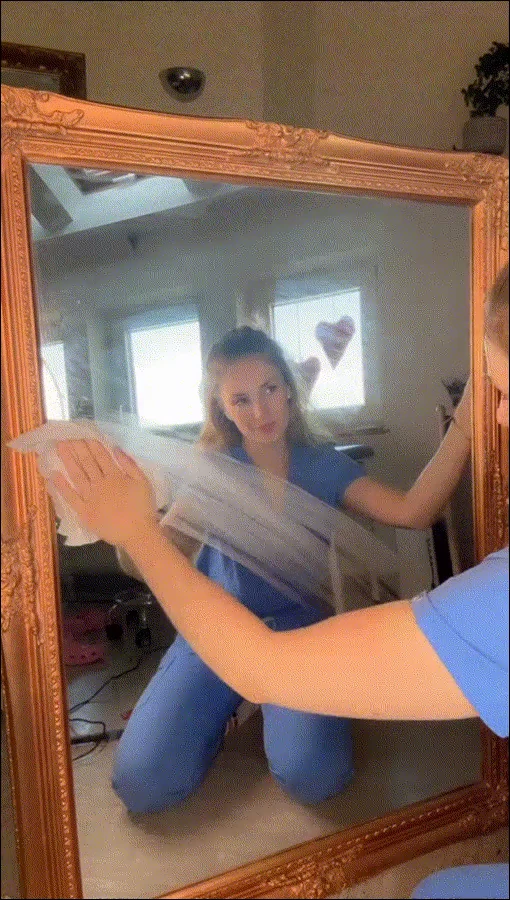 [Gif] cant resist the magic of this mirror