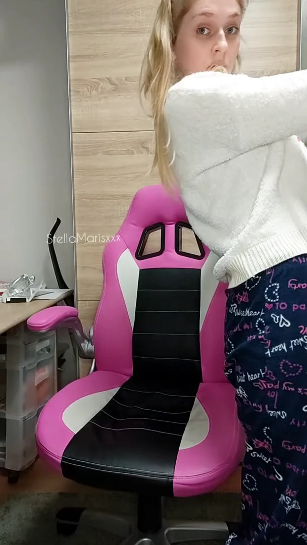 my chair will never stop embarrassing me...