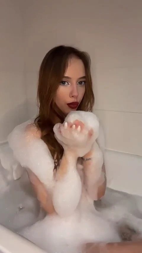 Let's fuck in the bath 🥰