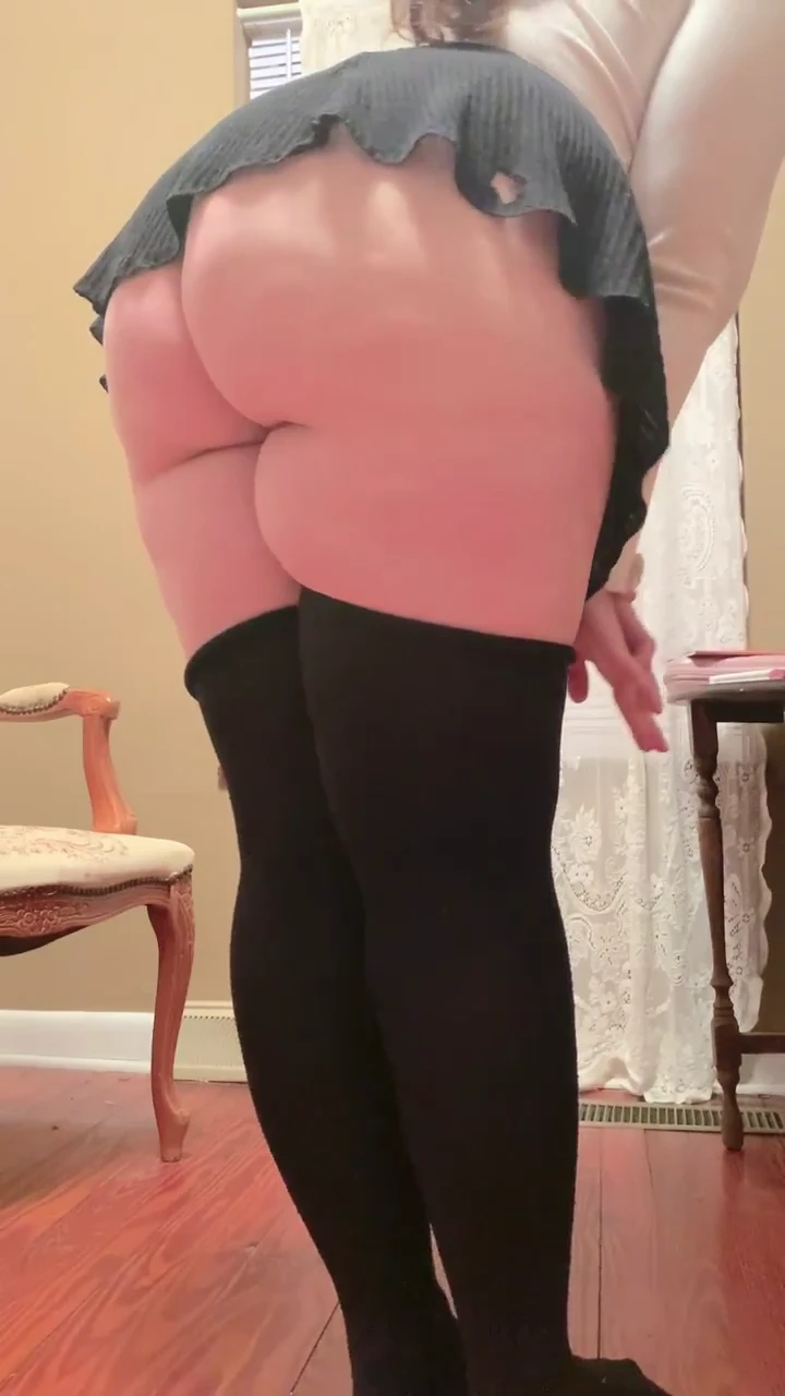 my huge ass makes skirts look so short :x